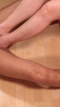 Sklavin trainingstag 9/28 - Den schwanz mit den Füßen wichsen - komm durch Footjob