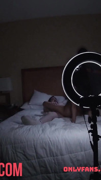 Kecil molek Filipina kongkek sengit dengan tetek besar yang menakjubkan
