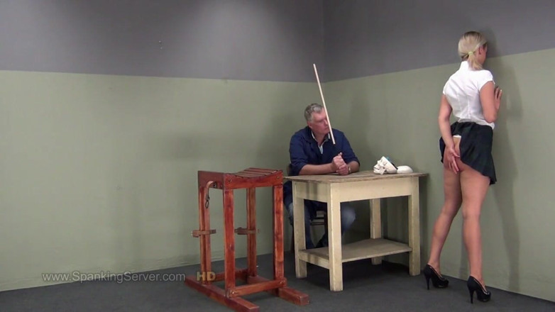 Spanking Server: Bianca whip