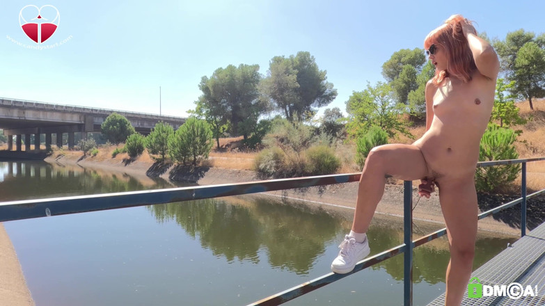 Candystart Videos: Masturbare publică riscantă lângă râu