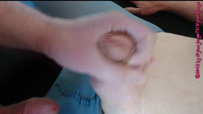 Nylonjunge: Il gioco arrapato BI in collant parte 1 ** divertimento in nylon **