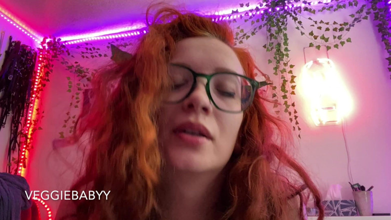 Veggiebabyy: Poison Ivy Strip Tease and Virtual Fuck