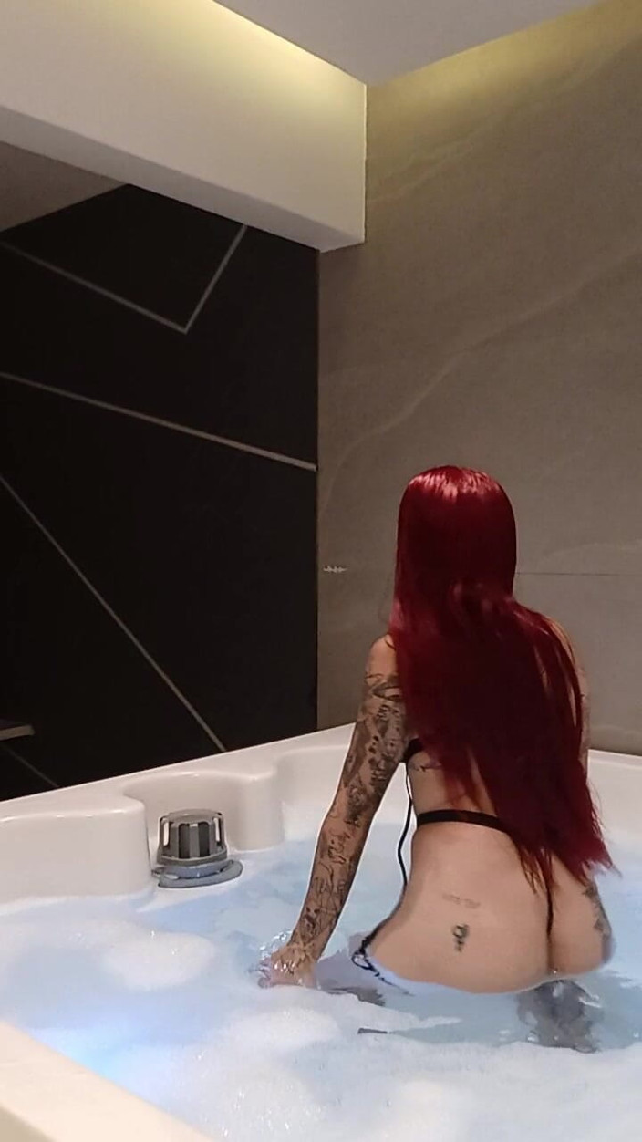 Dalyla: Jakuzide kızıl saçlı yalnız