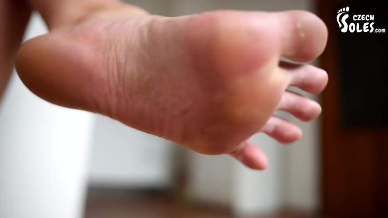Czech Soles - foot fetish content: to, tum mere bare pair pasand karte ho, hai na?