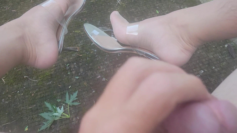 Feet Lover: 자지를 빨고 따먹히는 거유 밀프