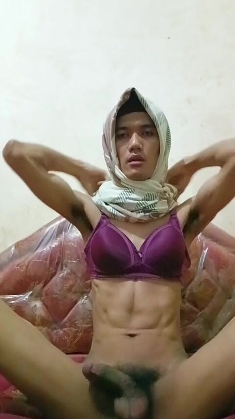 Nezukooo: Hijab Crossdresser Indonésia Masturbasi Anal