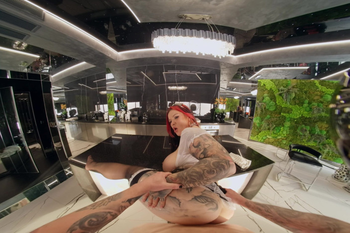 Inked Vr: Femeie de servitoare franceză matură sexy cu țâțe mari și-a futut șeful