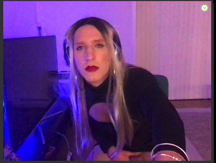Sissy Bailey Wilde: Super sexy sissy solo vor der kamera