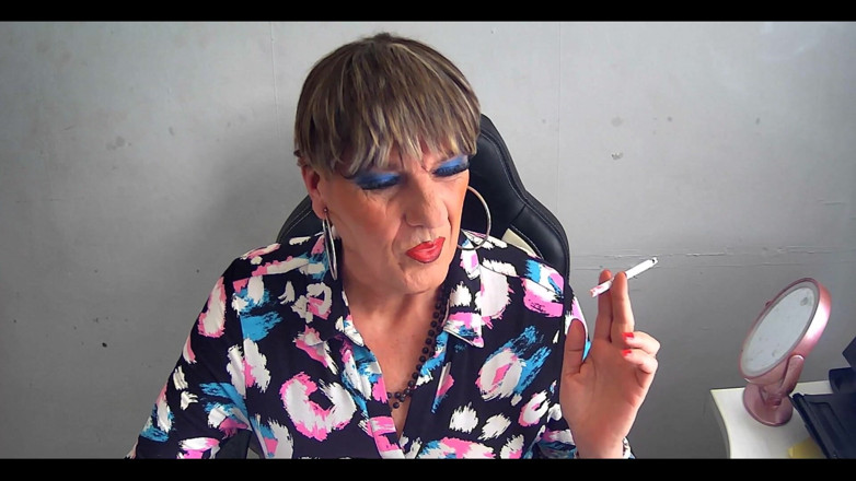 Mature Tina TV: Fumat