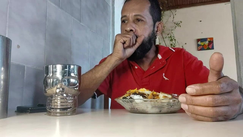 Stink HairyMale: Waktunya Makan Siang