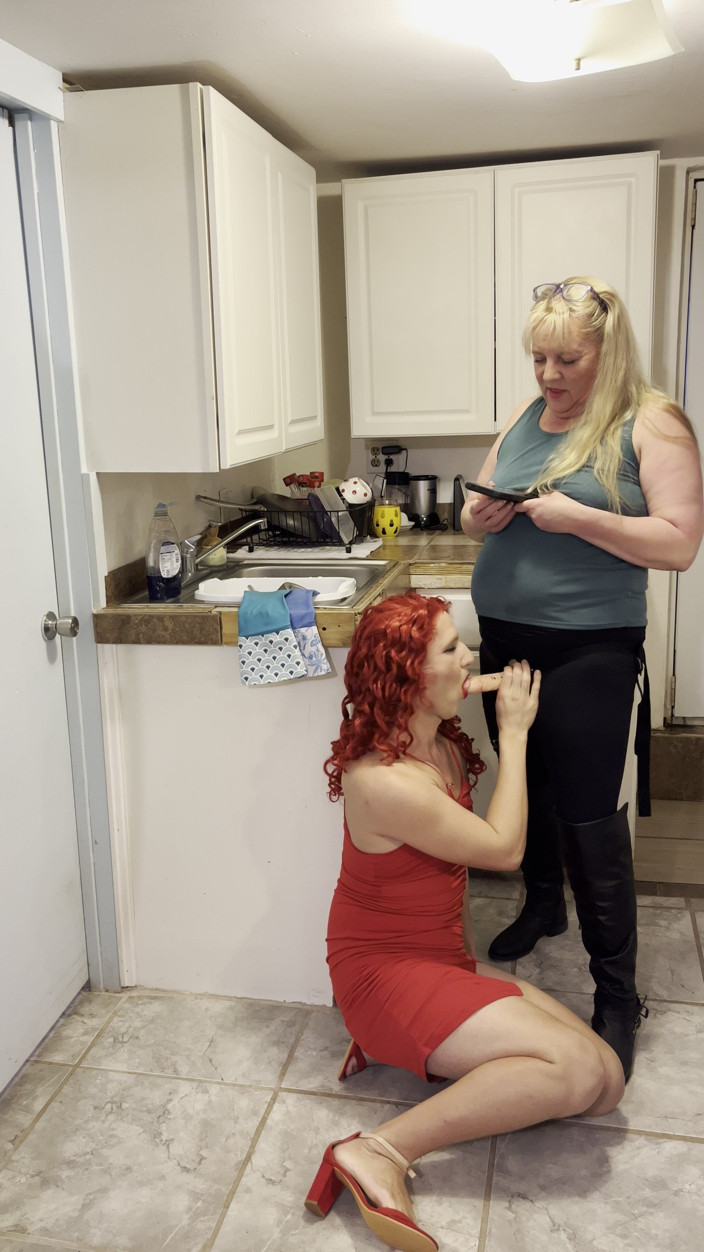 Sissy Bailey Wilde: Crossdresser bailey Wilde被女人插菊花