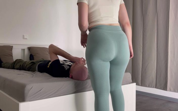 Lizzy Crush: 在我强大的大腿之间被压碎
