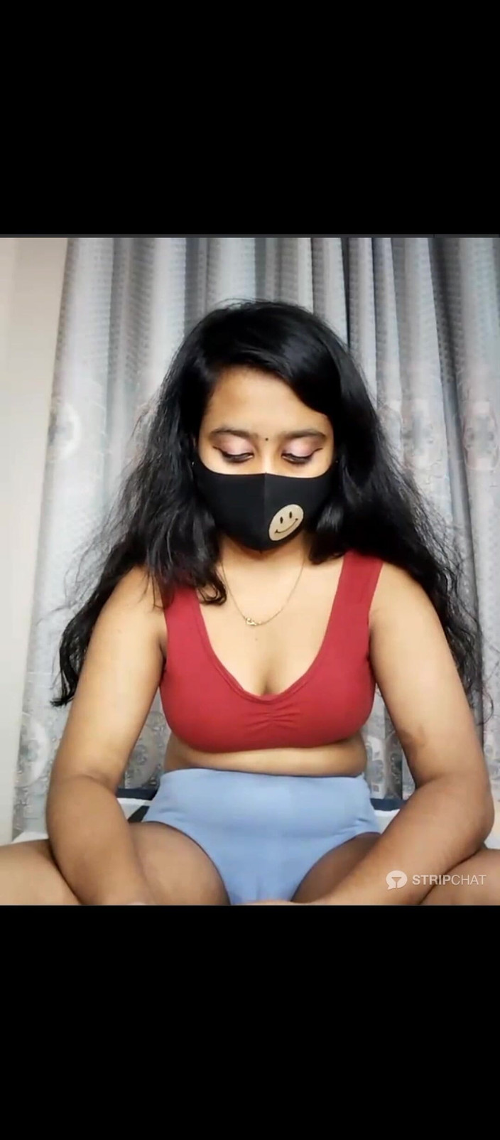 Simabd: cu degetul prin ciorapi până la orgasm cu ejaculare