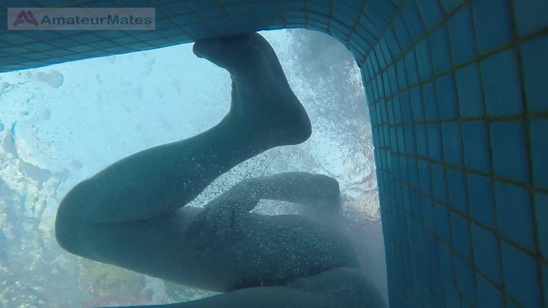 AmateurBoysPissing: Ragazzo Rosso Amatoriale Dalla Pelle Pallida Con Il Culo Liscio...