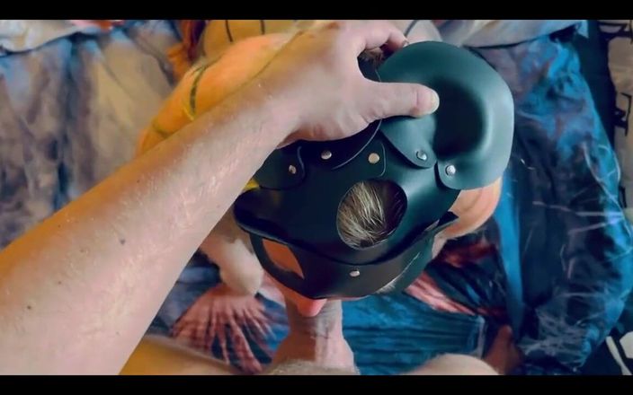 Bunny Hustler: Une blonde russe sexy taille une pipe