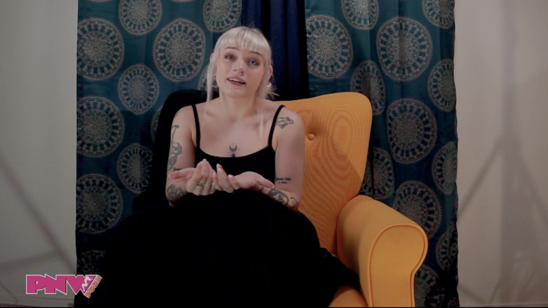 PNW Porn: Intervista di naomi nash più gioco da solista