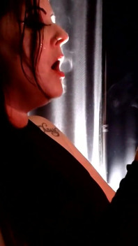 ホット熟女喫煙