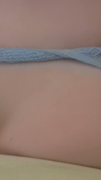 POV-fingern - Blondine in Blauem Netz Bekommt Ihre Muschi Verwöhnt