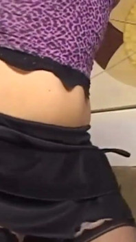 Bite monstrueuse transsexuelle pour une belle nympho brésilienne...