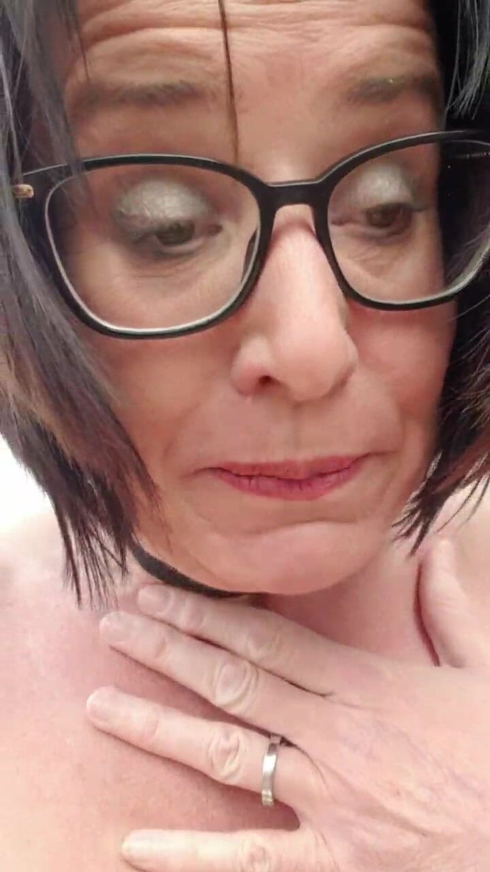 JulieEroticDress: Squirt dibawa dengan elektrik