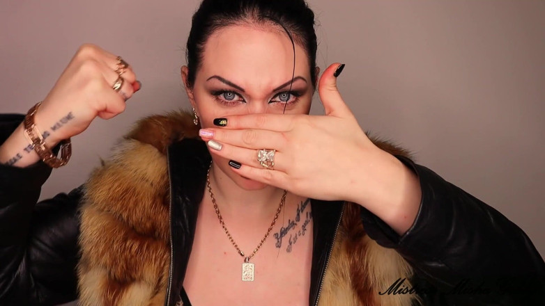 Goddess Misha Goldy: Tritt deine eier für meine perfekten lippen