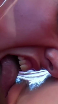 Crystal Leigh dominuje Loz Lorrimar v této sexy hardcore lesbické fistingové scéně