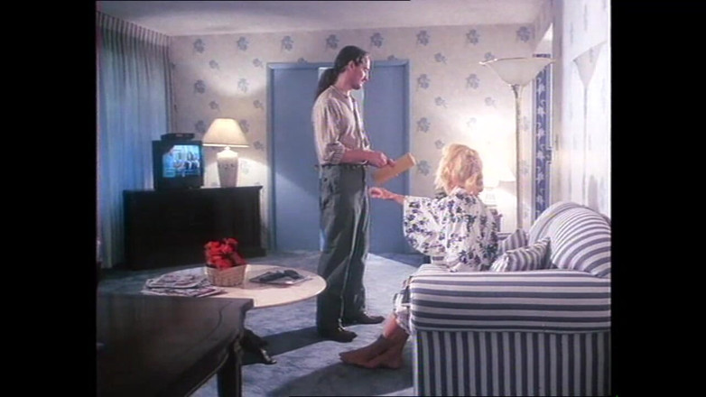 Muschi movie official: Quand il se réveille le matin, il veut un petit-déjeuner...