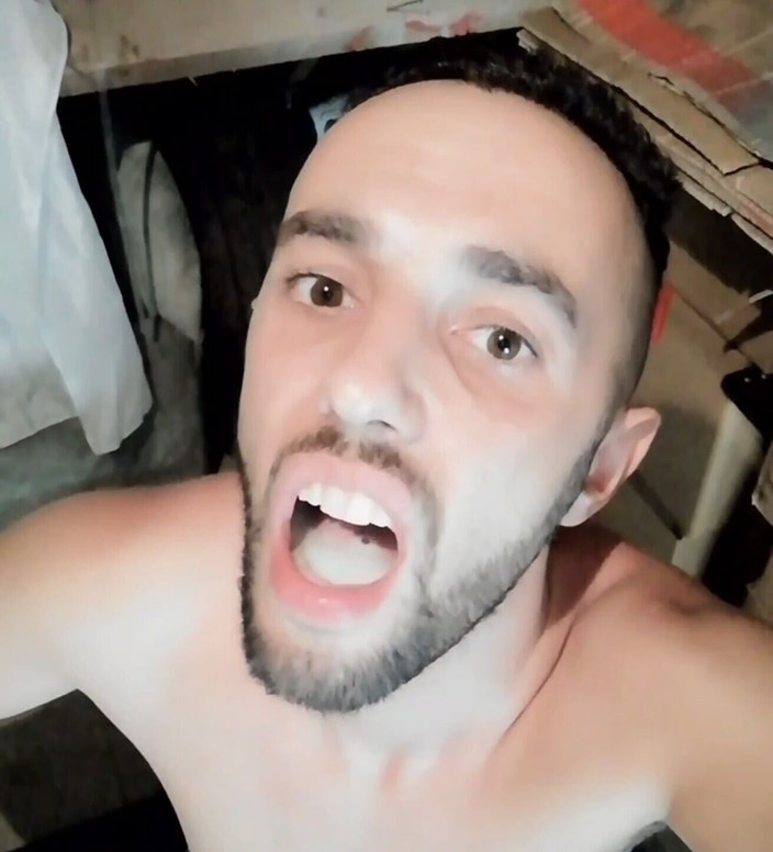 Clarabitch: संकलन - 20 साल की उम्र में बहुत सारा वीर्य निगलती है