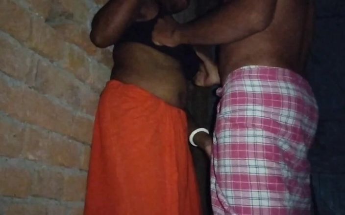 Hot Sex Bhabi: Bhabhi berhubungan seks dengan saudara tiri mertua di telepon setelah...