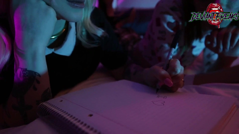 Deviant Freaks: Anální trojka nezbedných collge dívek - BabySid, Alexa Nova a HellaSl00tz (Pan...