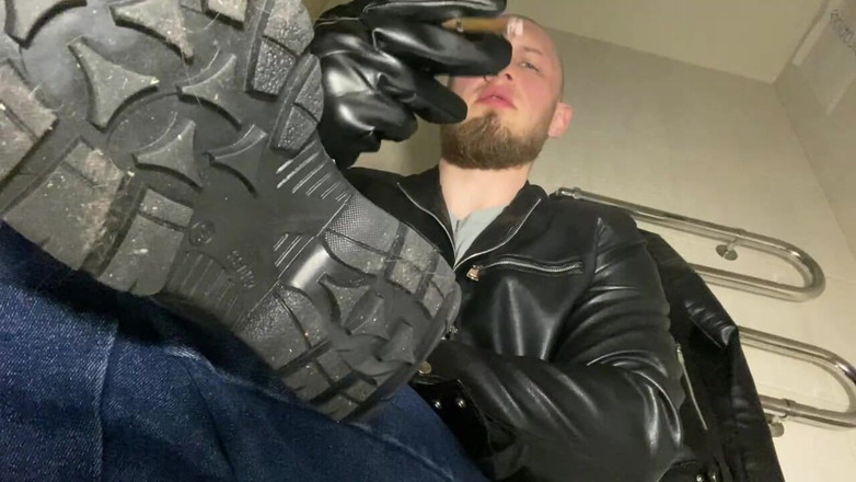 Hunky time: Kožený Šéf Kouří