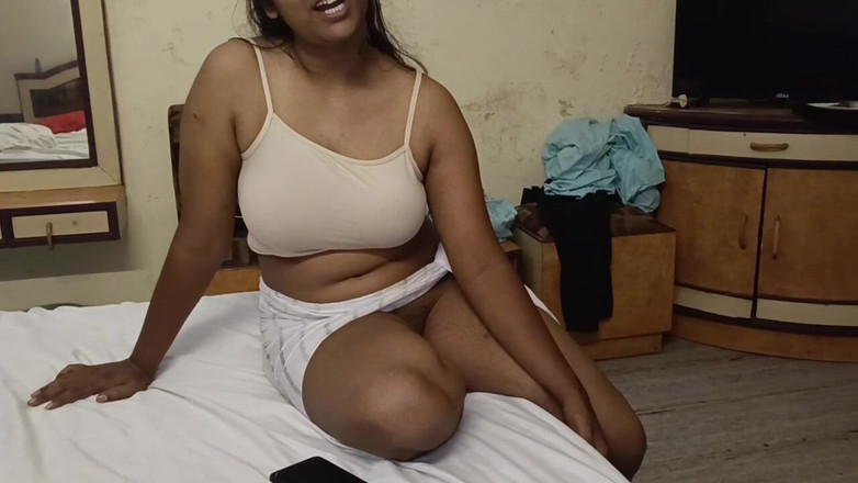 Pinkididi: Une bhabhi indienne sexy se doigte, Kar Pani Nikala (audio en...