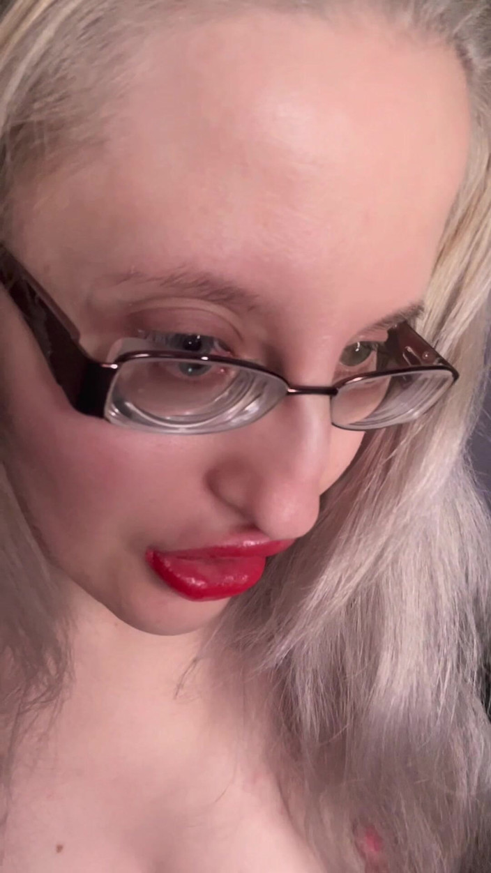 FinDom Goaldigger: Dicke brillen sprechen blowjob und nackten tanz
