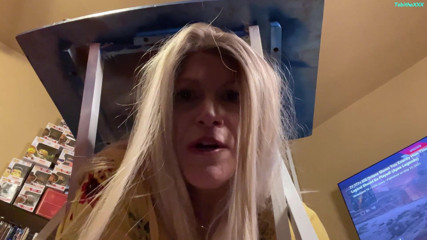 TabithaXXX: Giantess stepmom - shrinks slacker stepson 2 worship her body