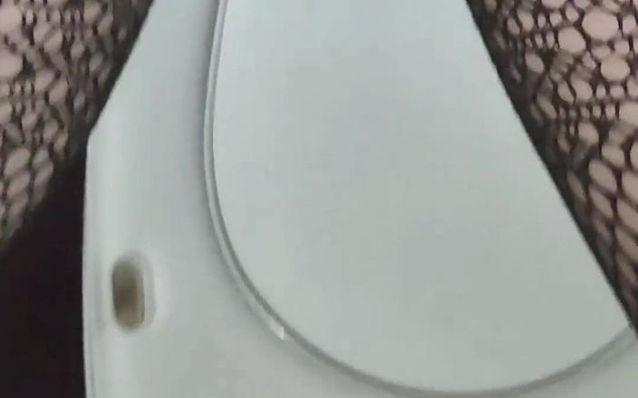 Wet Vina: Desperation Peeing Closeup in Toilet