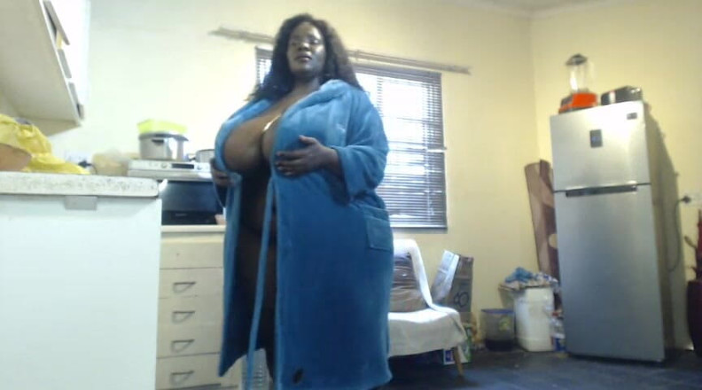 Legendary Booty Overdose: Awek montel eboni melancap dan menggoncang pantat besarnya