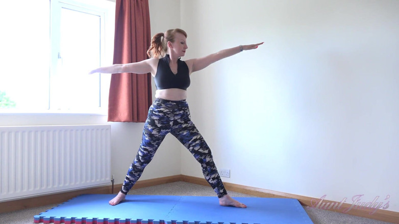 Aunt Judy's: Ajudys - Bombă matură țâțoasă doamna Red - antrenament sexy de yoga