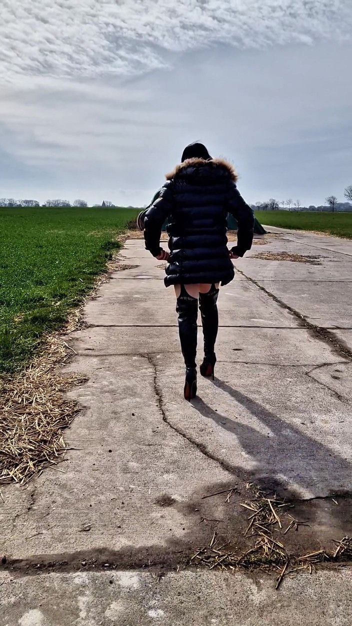 Sissy Adventures: Lần đầu tiên tôi ra ngoài trời