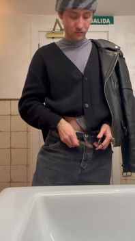 Harry_jen | Pissing Outside in Public Toilet