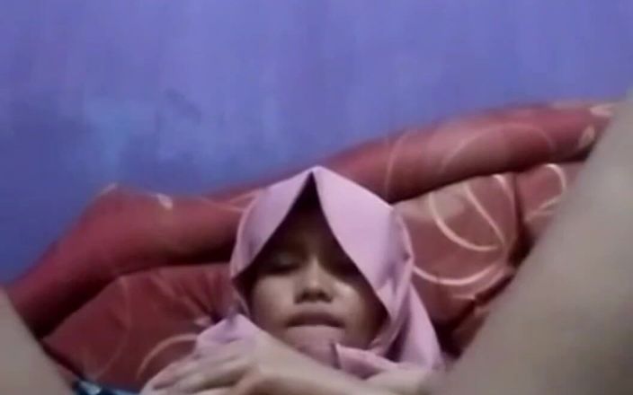 Jilbab69: Velký mléko Jilbab Colmek