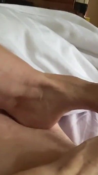 Babcia ciocia Ann daje mi footjob na spermę