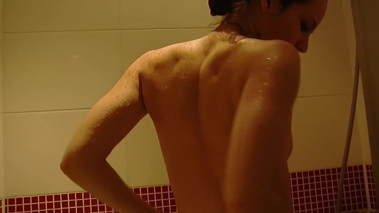 Toy Sluts: Solo brunette rubbing and gaping her pussy while showering