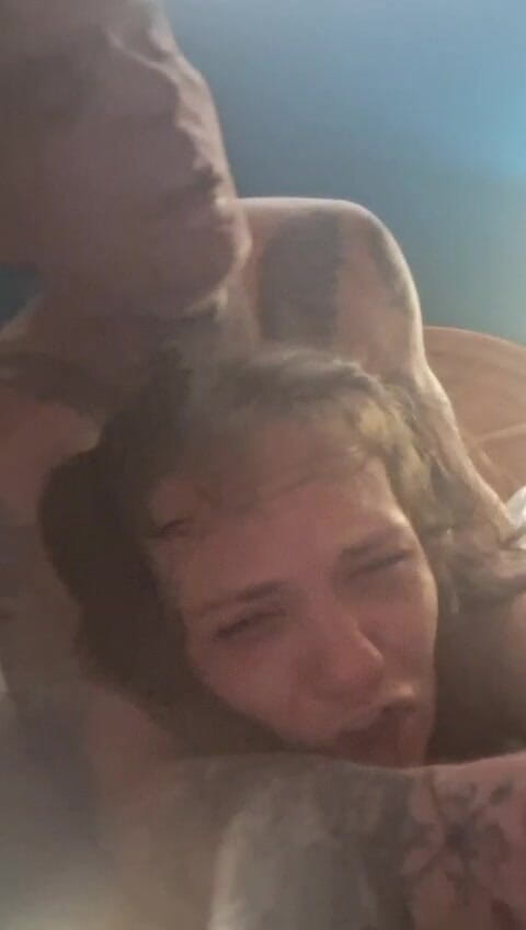 bEazzyyy: Dövmeli üvey babamla motel funn