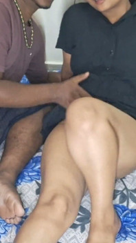 Desi Couple's raw caseiro fuck peluda buceta lambendo, de quatro & profundo missionário