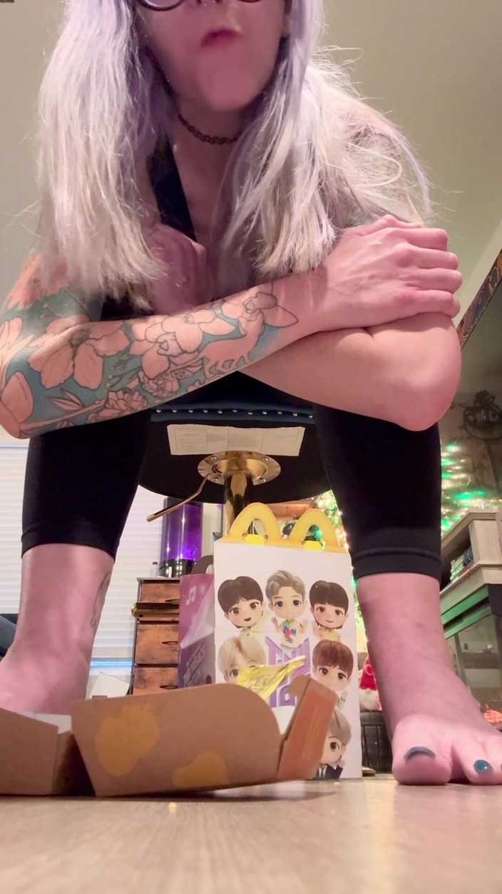 Peppermint Giantess: Snek bersaiz 67 Giantess Vs. Tiny Meal