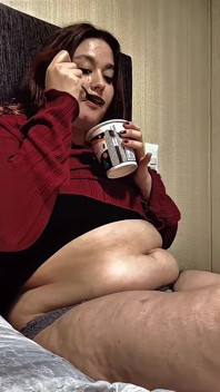 Nicole의 취침 시간 간식 스트립, 놀리고 내 큰 부드러운 배를 과시