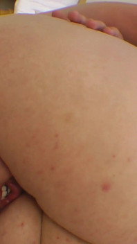 Dominazione lesbica con torcimento del collo a forbice