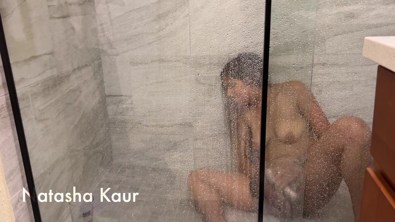 Natasha Kaur: Punto de vista: me estás viendo ducharme y limpio después...