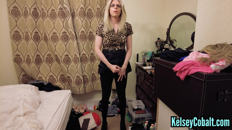 KelseyCobalt: Opaque tights in my bedroom and cum