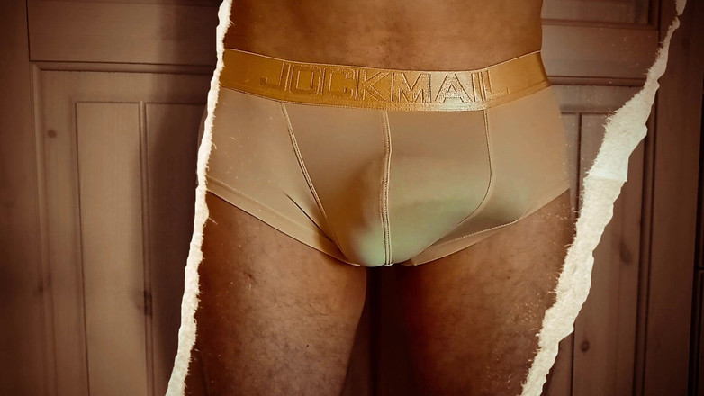 TheOldBigThing: Запретное прикосновение на публике. Его инструмент пульсирует, когда он разгружает свою порцию спермы внутри его штаны лайкры.